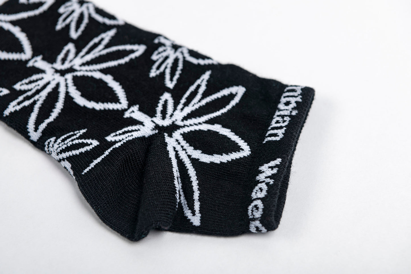 Leaf White/Black Socks (Unisex)